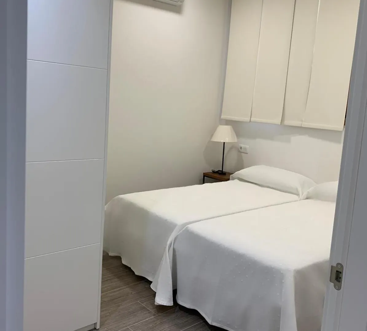 Sol, Mar Y Tierra Apartamentos 埃斯特波纳 公寓